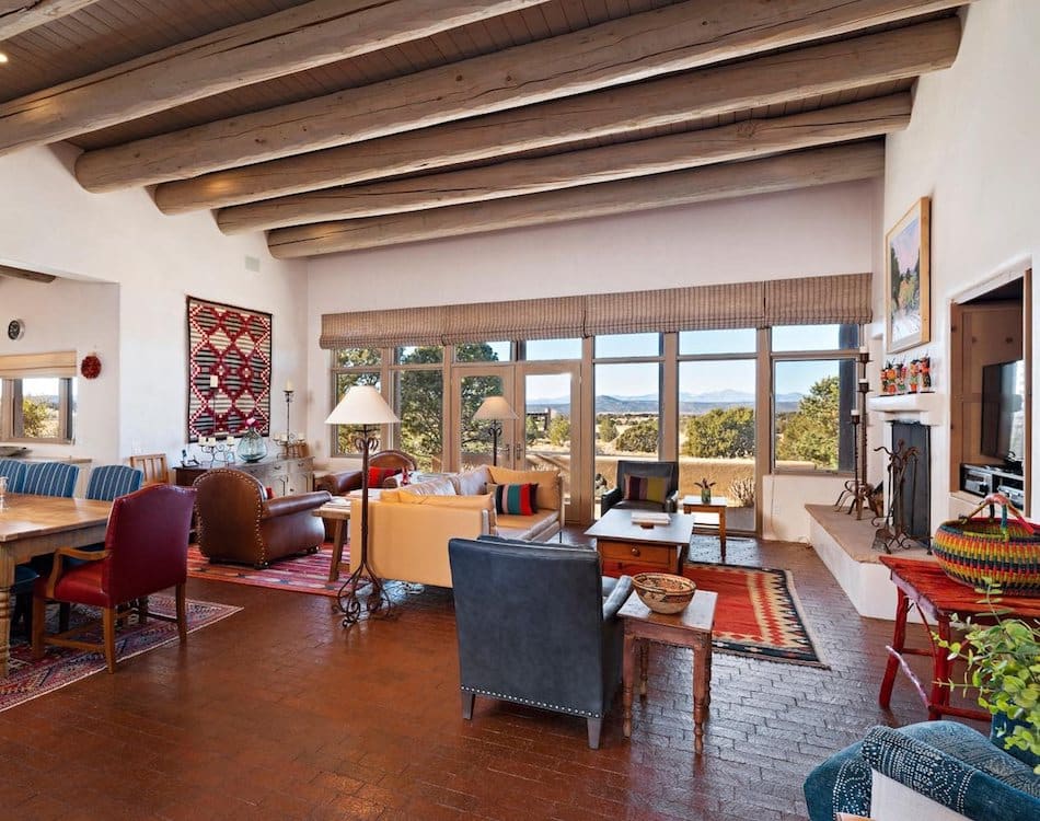 The living room of a home in Santa Fe with a high roof and long windows