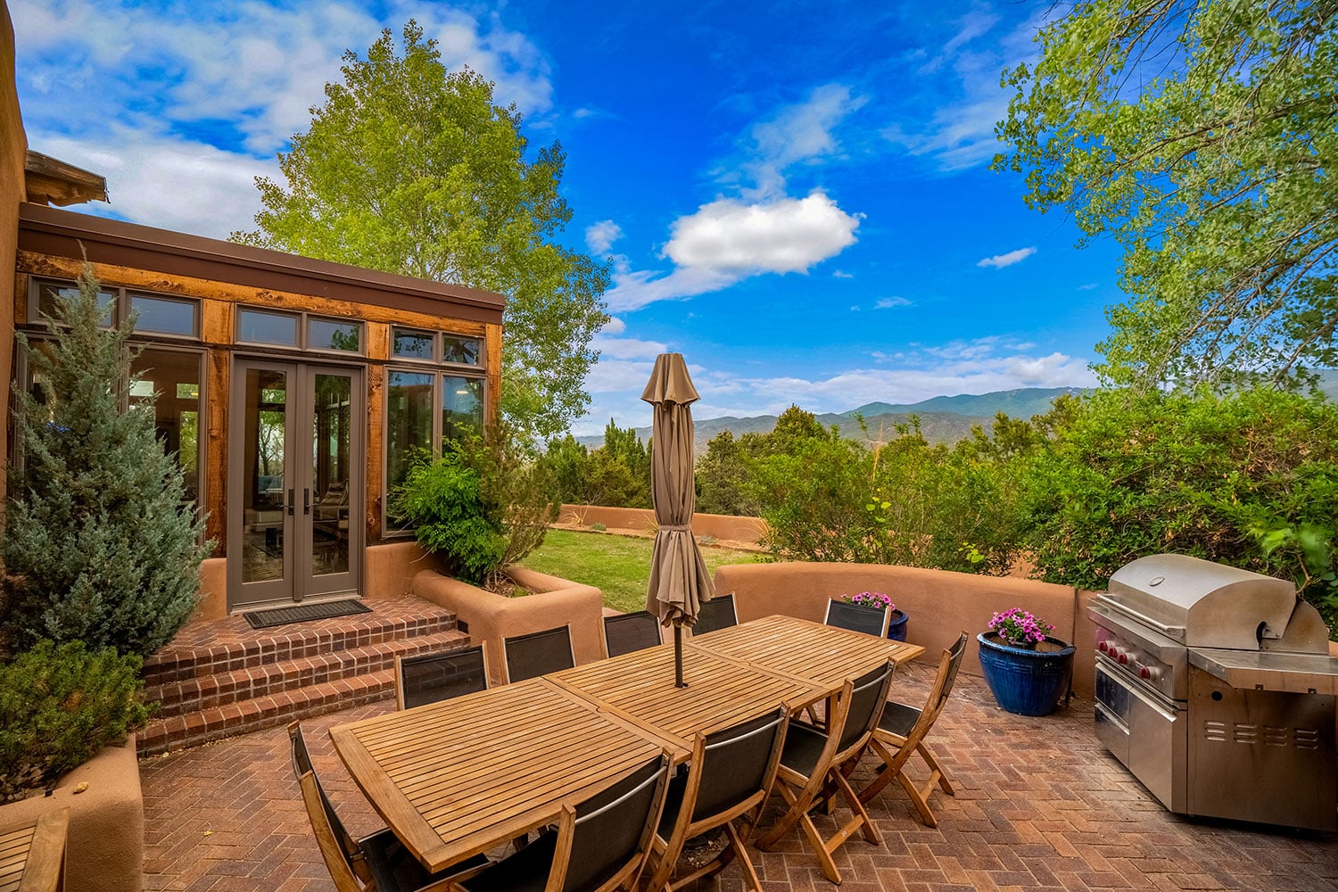 Outdoor entertaining ready with Mountains in the background