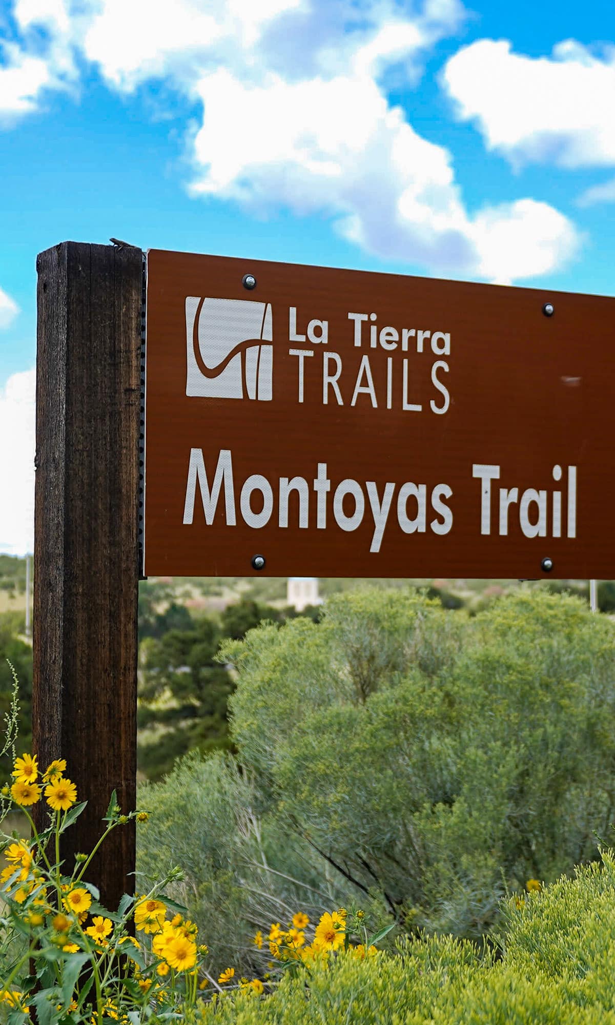 Sign marking the La Tierra Trails, Montoyas Trail.